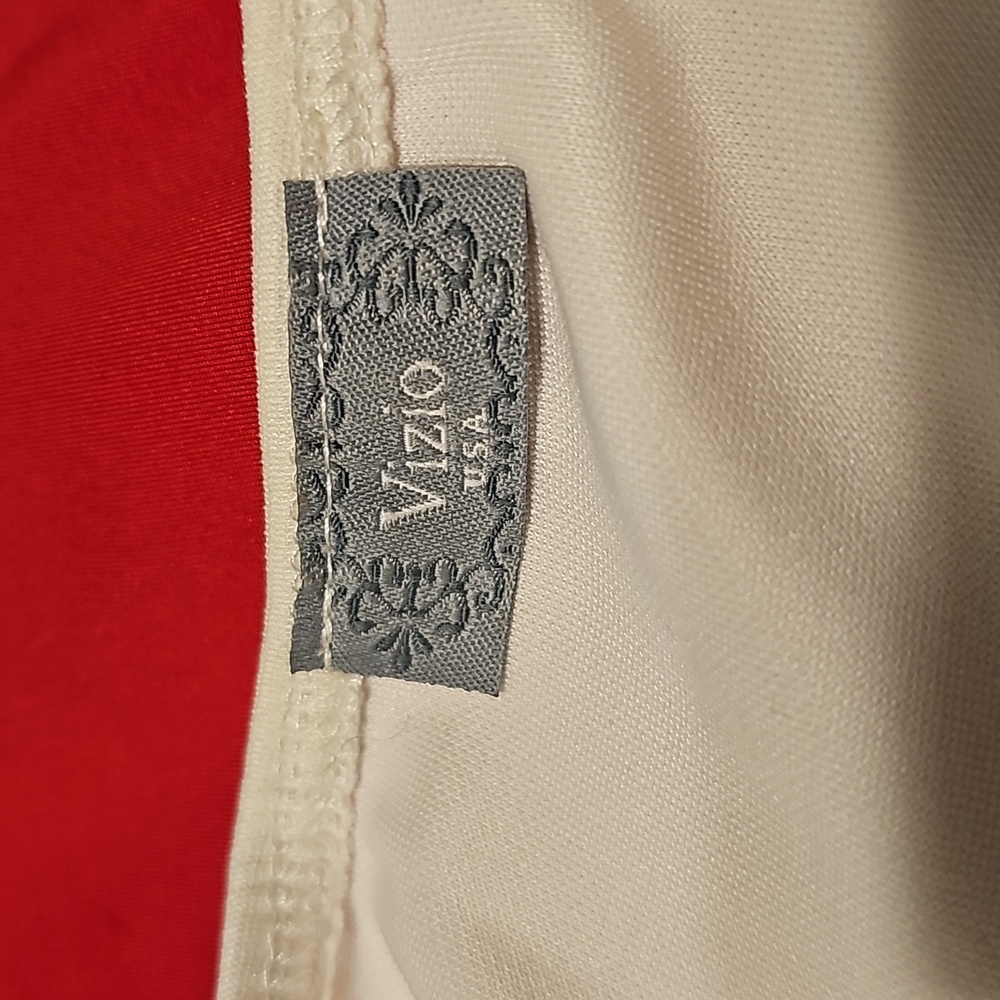 White Top by Vizio USA - Picture 4 of 4
